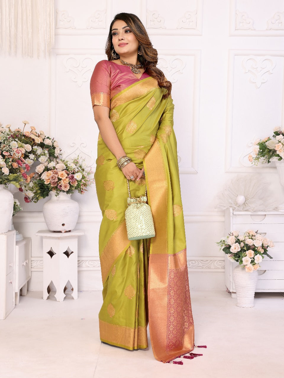 Graceful Soft Silk Mehndi Color Saree