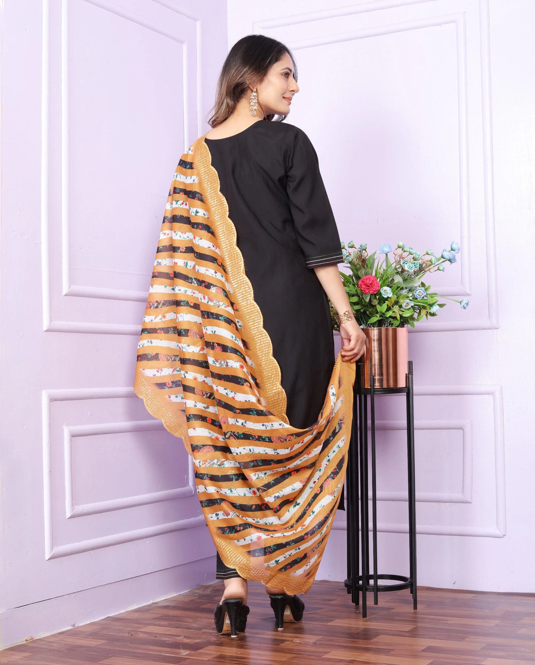 Round Neck Black Color Kurti Set With Mustard Leheriya Dupatta