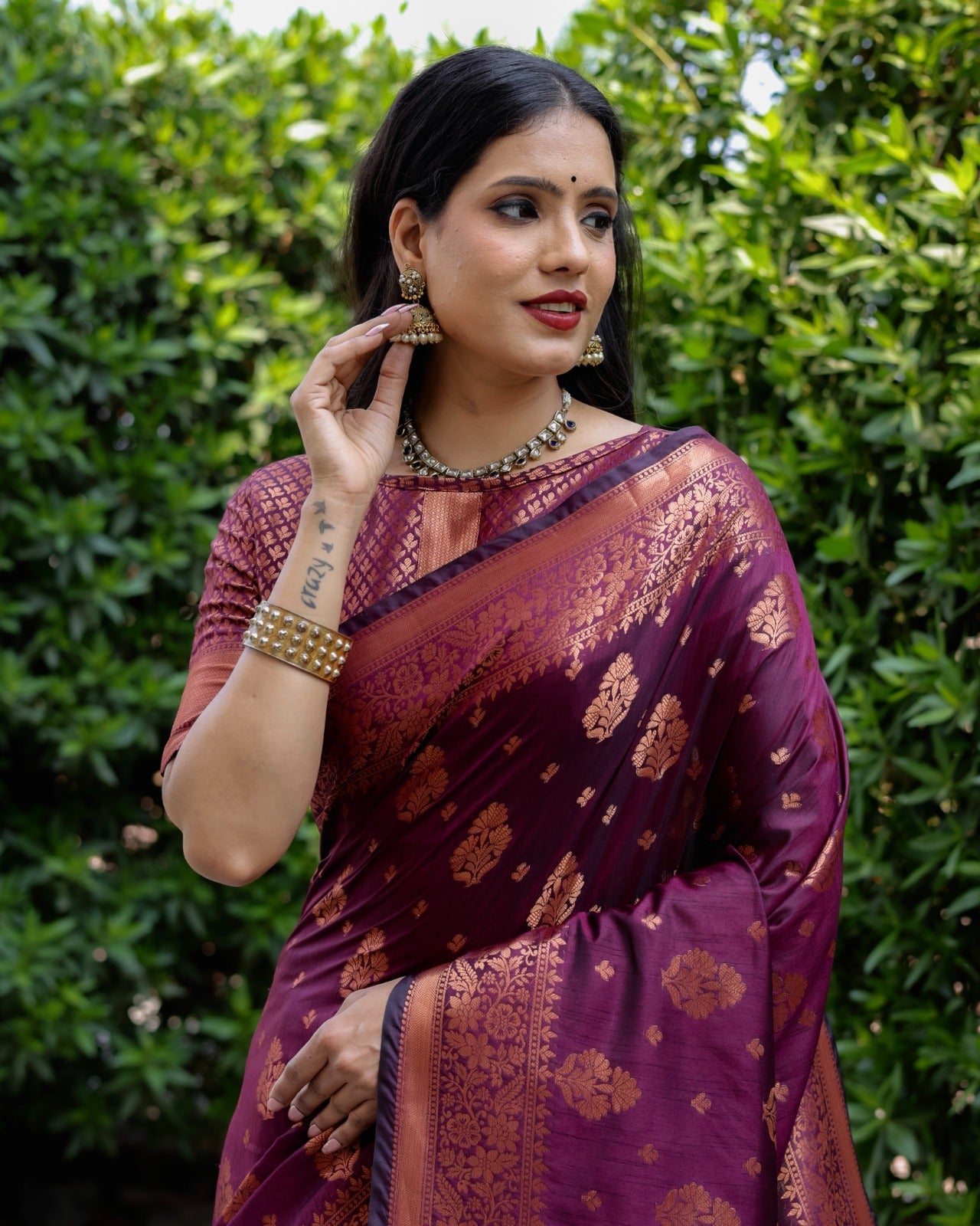 Unique Soft Silk Sarees Flowing Comfortable Print