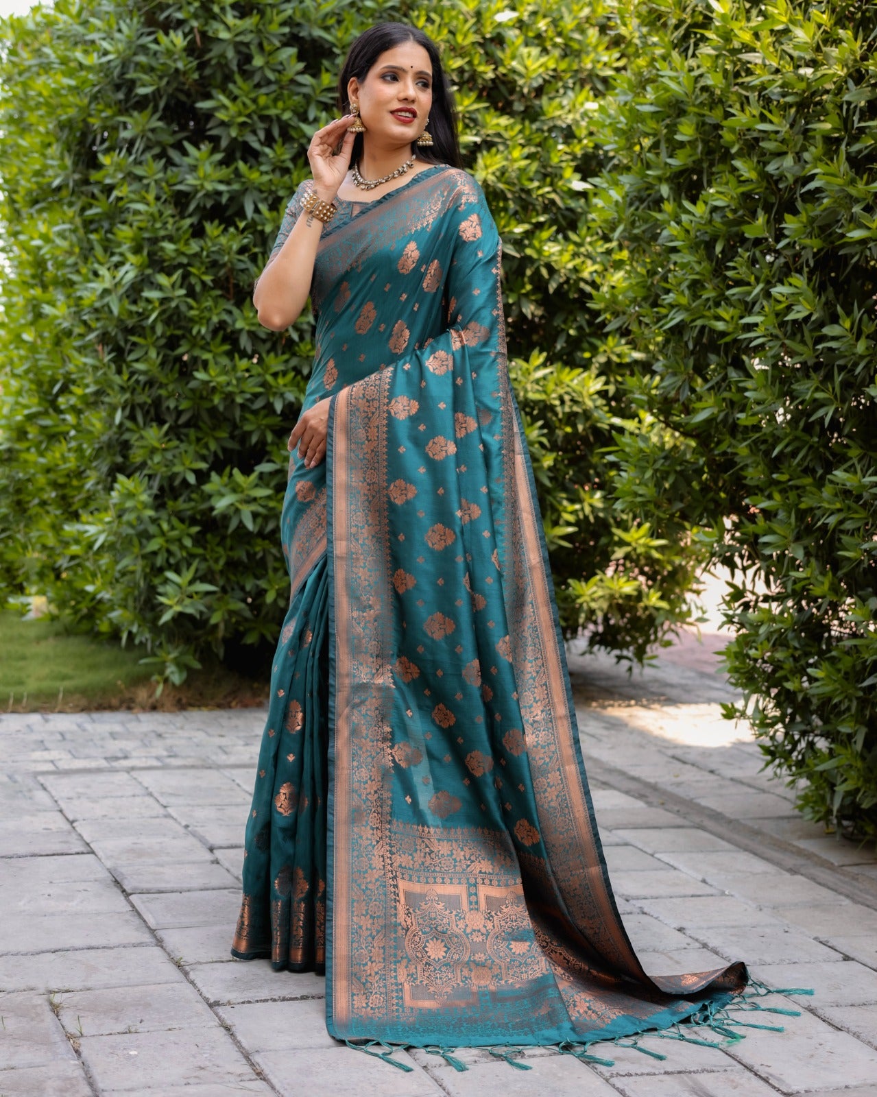 Unique Soft Silk Sarees Flowing Comfortable Print