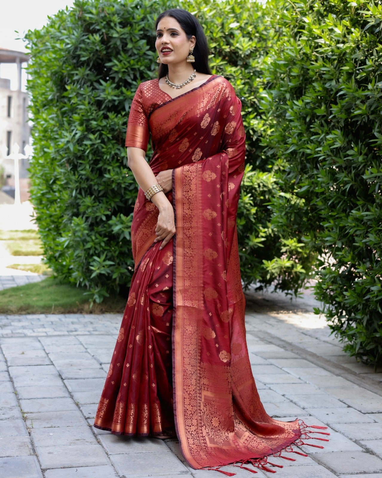 Unique Soft Silk Sarees Flowing Comfortable Print