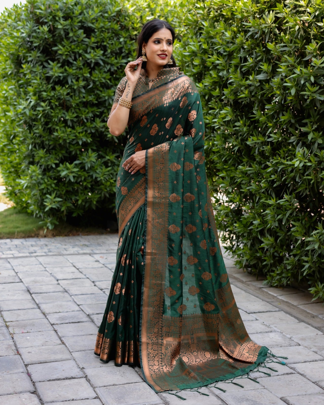 Unique Soft Silk Sarees Flowing Comfortable Print