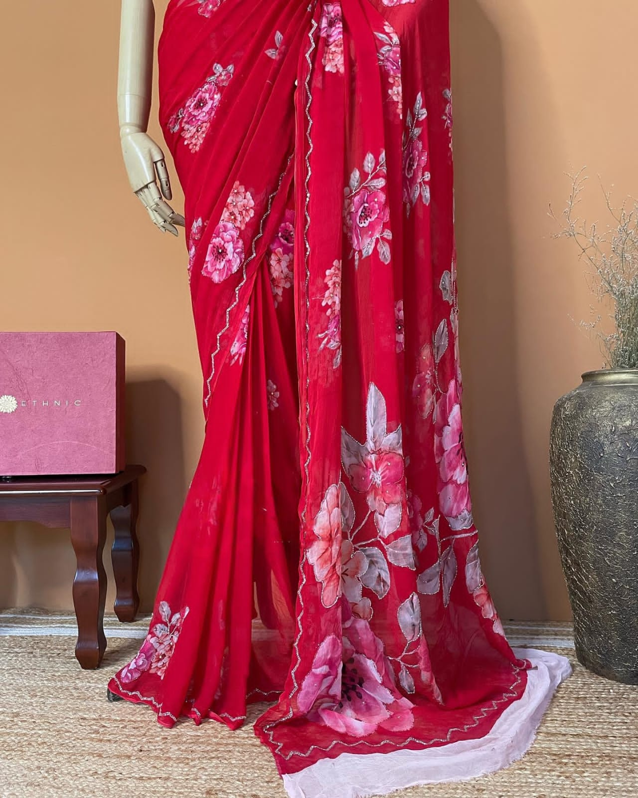 Presenting Beautiful Floral Prints Pink Color Saree