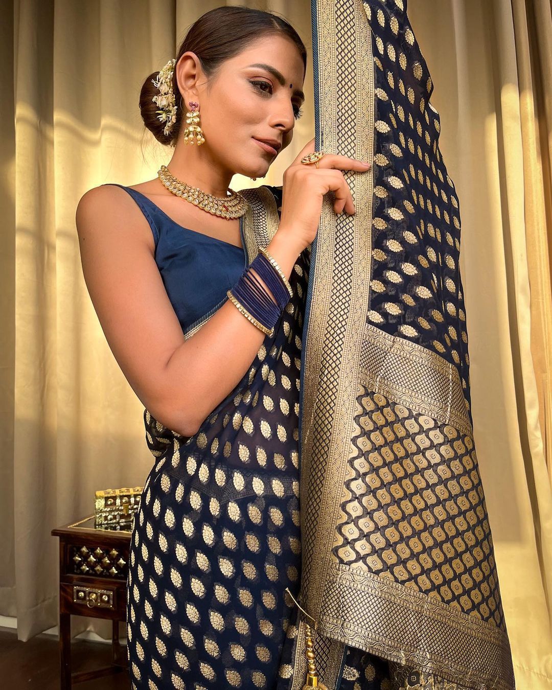 BEAUTIFUL BLACK COLOR RICH PALLU JACQUARD WORK  SAREE.