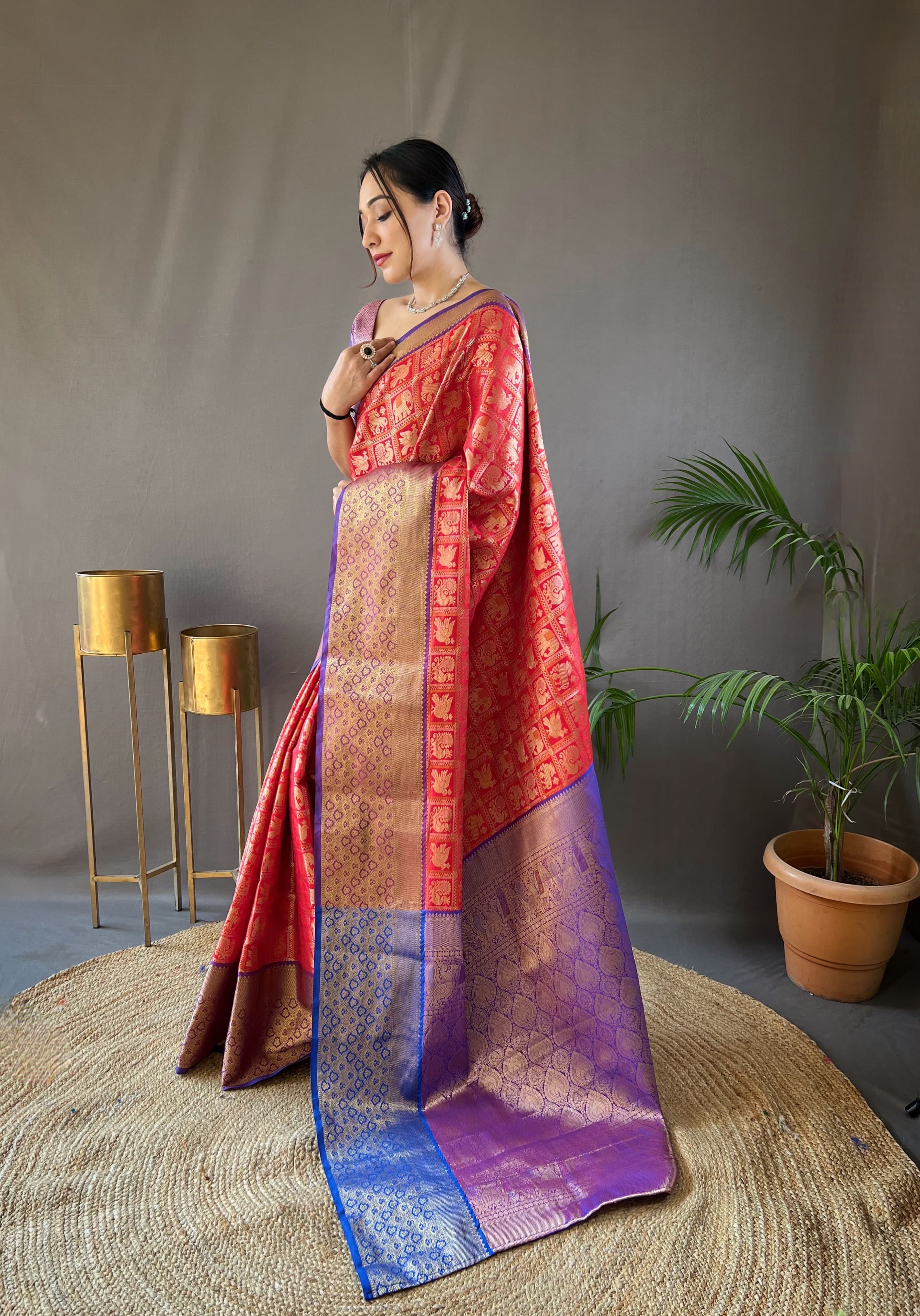 Function Wear Red Color Contrast Weaving Pallu Silk Saree