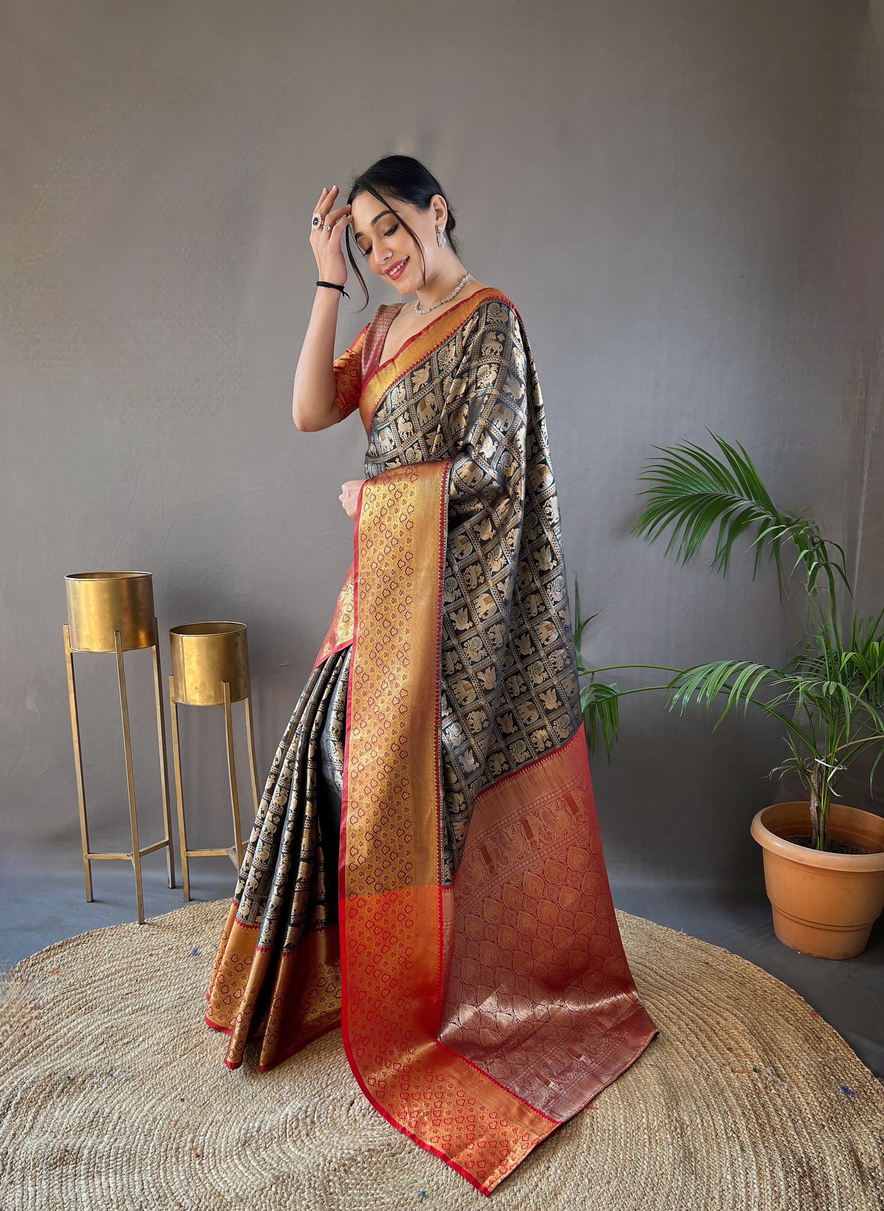 Function Wear Black Color Contrast Weaving Pallu Silk Saree