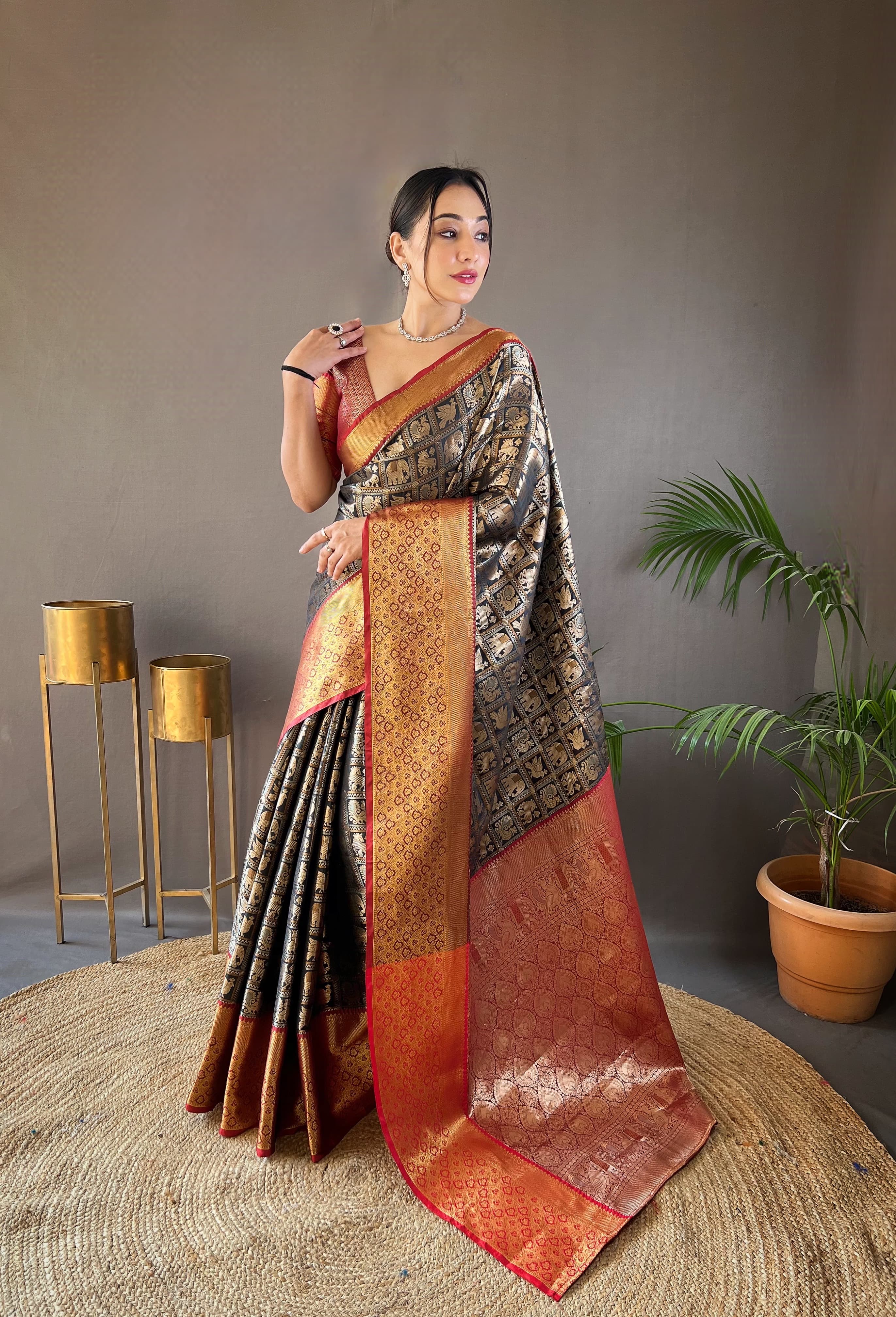 Function Wear Black Color Contrast Weaving Pallu Silk Saree