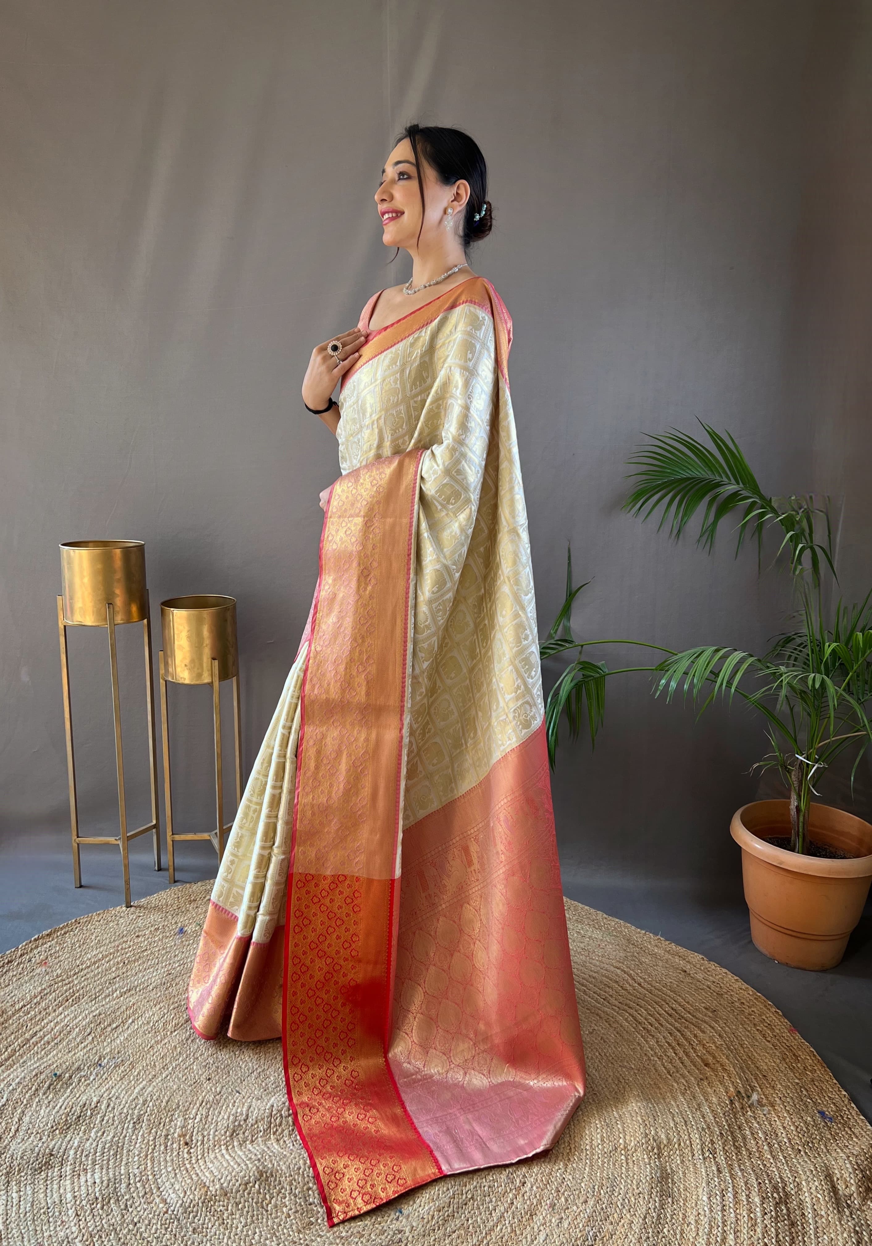 Function Wear Cream Color Contrast Weaving Pallu Silk Saree