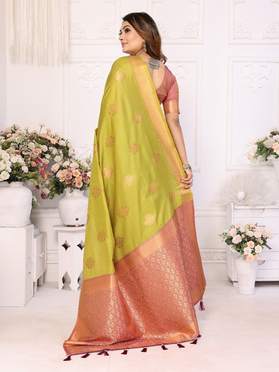 Graceful Soft Silk Mehndi Color Saree