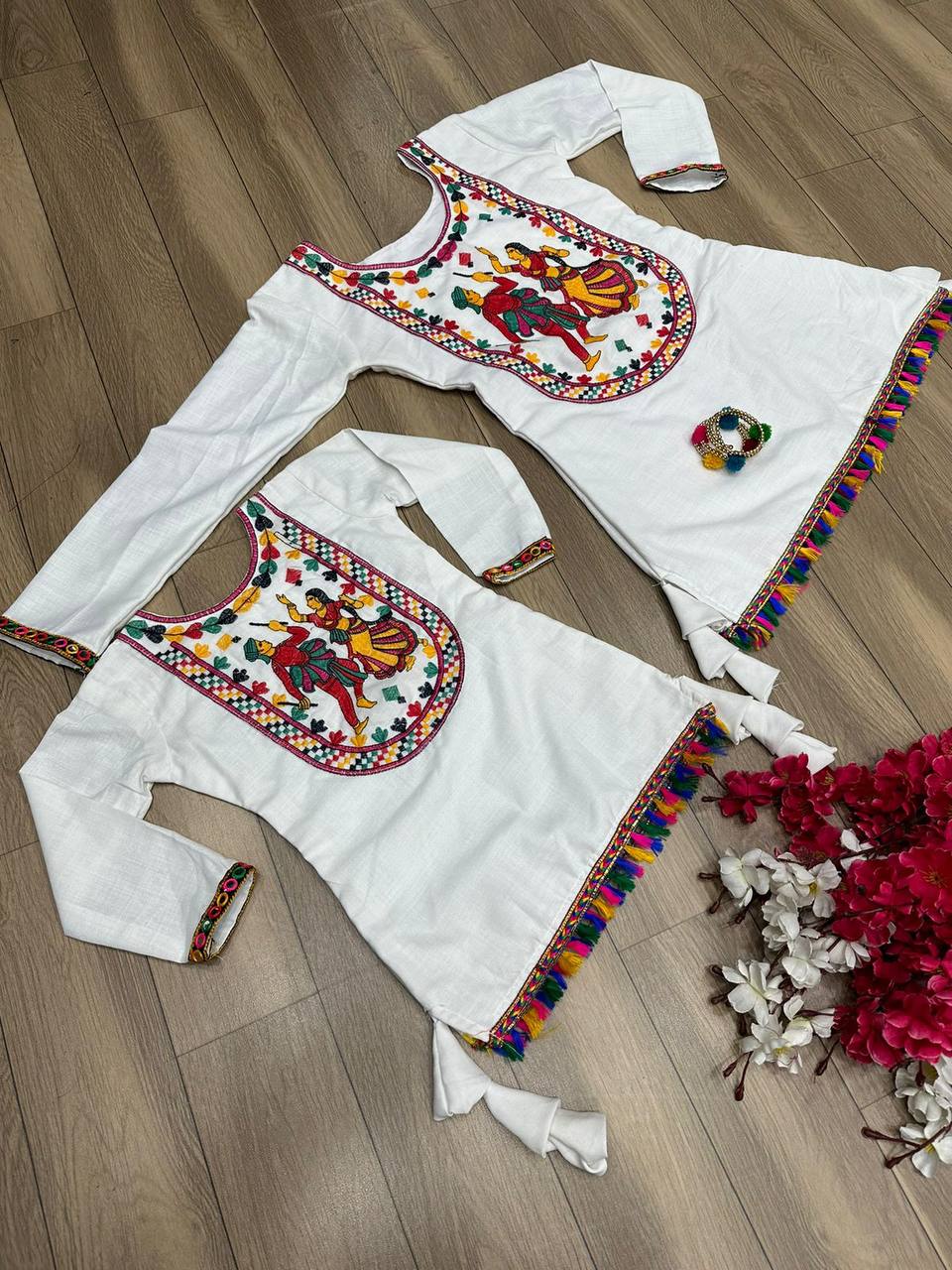 White Color Gamthi Work Mother Daughter Top Combo