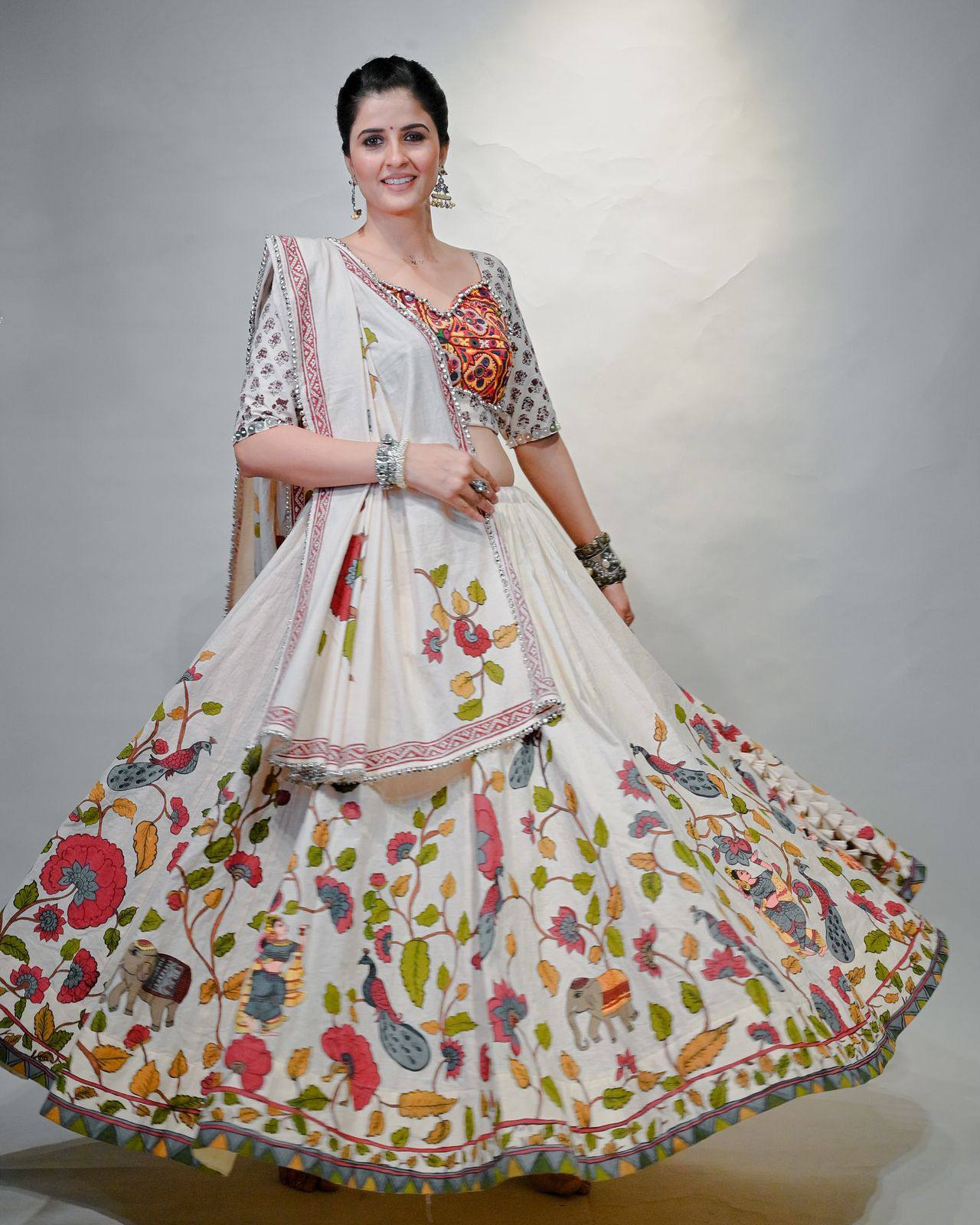 White Color Gamathi Work Navratri Lehenga Choli
