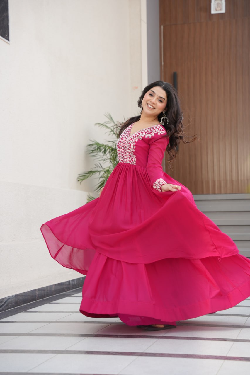 Pink Color Georgette V Neck Innovative Gown