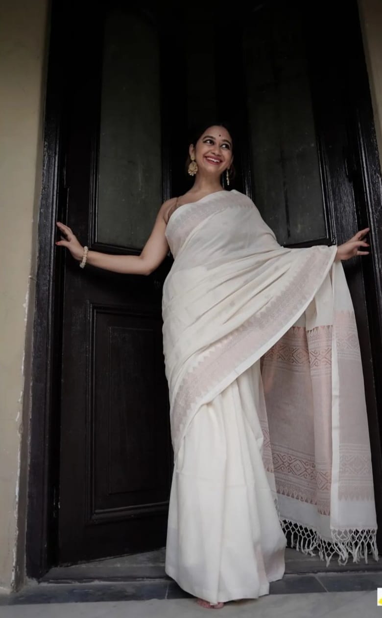 Festival Wear White Color Weaving Silk Saree